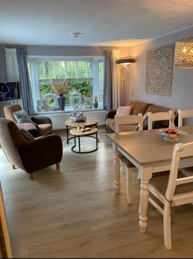 Luxe Chalet Met Prachtig Terras Op De Veluwe , Veel Privacy โฮนเดอร์โล ภายนอก รูปภาพ