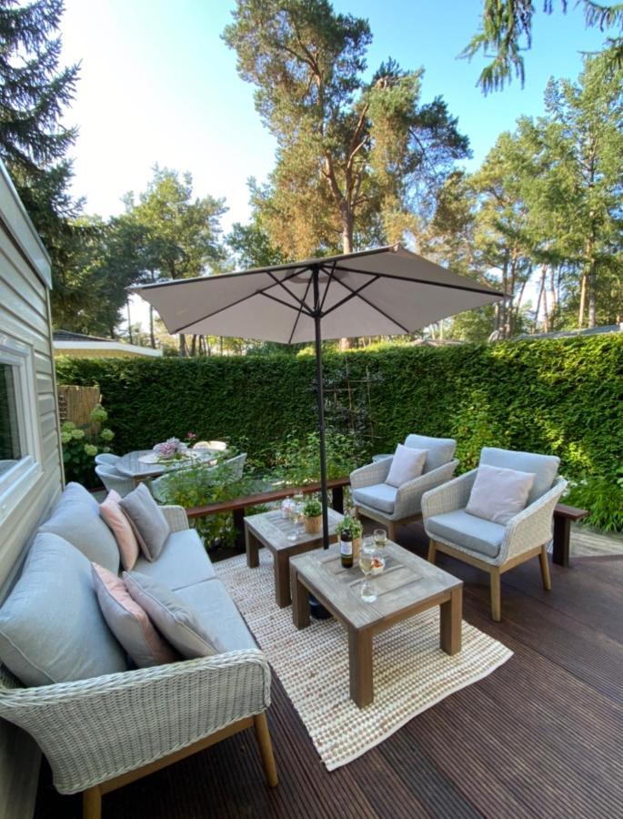Luxe Chalet Met Prachtig Terras Op De Veluwe , Veel Privacy โฮนเดอร์โล ภายนอก รูปภาพ