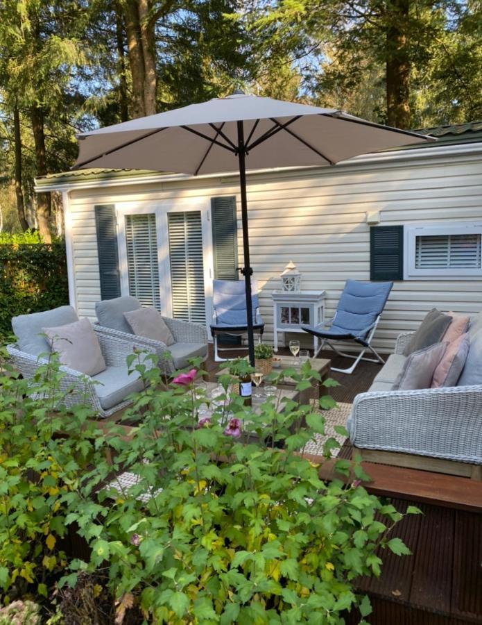Luxe Chalet Met Prachtig Terras Op De Veluwe , Veel Privacy โฮนเดอร์โล ภายนอก รูปภาพ