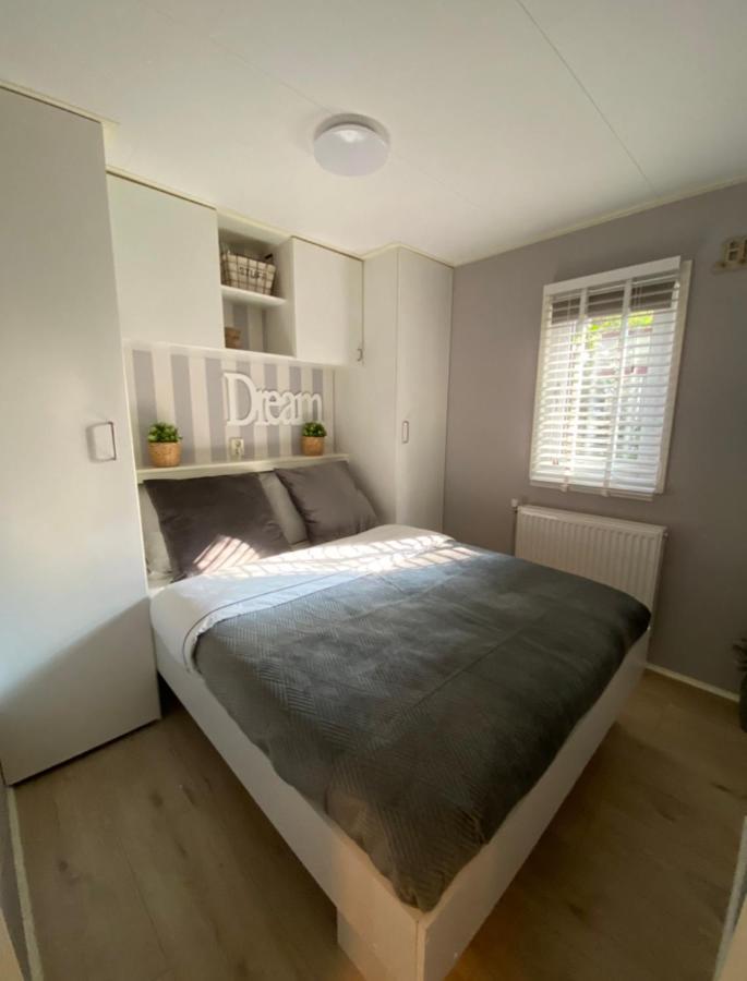 Luxe Chalet Met Prachtig Terras Op De Veluwe , Veel Privacy โฮนเดอร์โล ภายนอก รูปภาพ