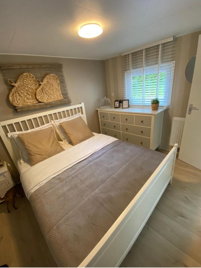 Luxe Chalet Met Prachtig Terras Op De Veluwe , Veel Privacy โฮนเดอร์โล ภายนอก รูปภาพ