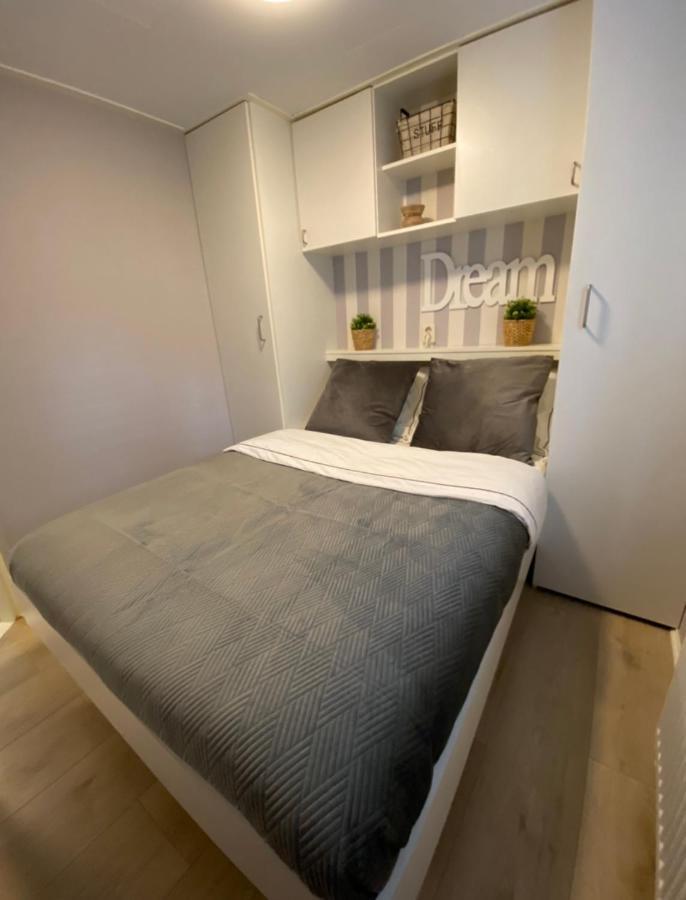 Luxe Chalet Met Prachtig Terras Op De Veluwe , Veel Privacy โฮนเดอร์โล ภายนอก รูปภาพ